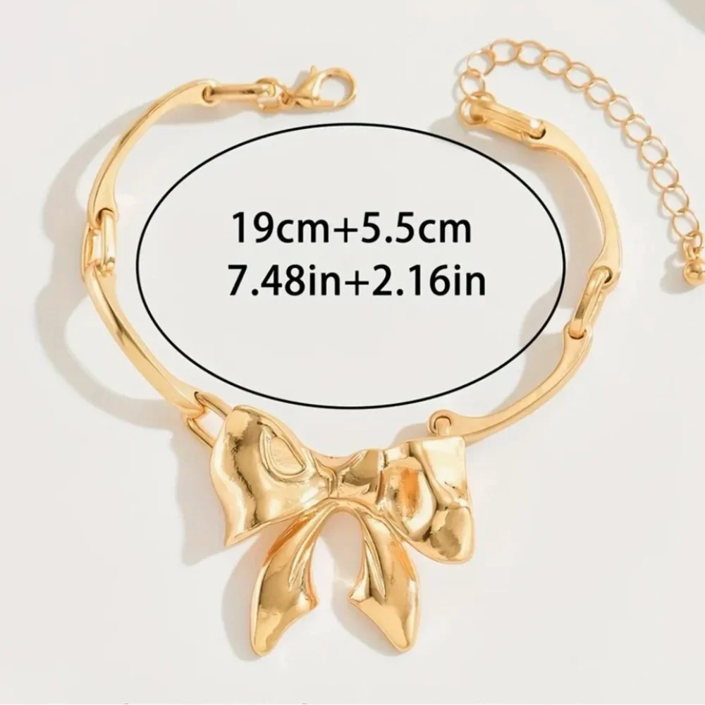 Elegant Bowknot Bracelet - 18K Golden Plated Zinc Alloy, Adjustable Design - Picture 3 of 4